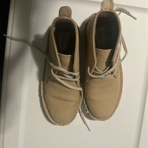 Clark desert boots aerial sand canvas